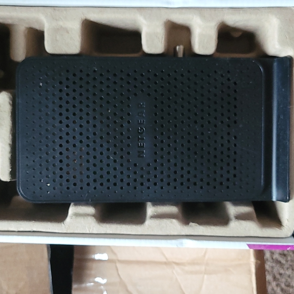 N600 Wifi Cable Modem Router - Picture 2 of 3